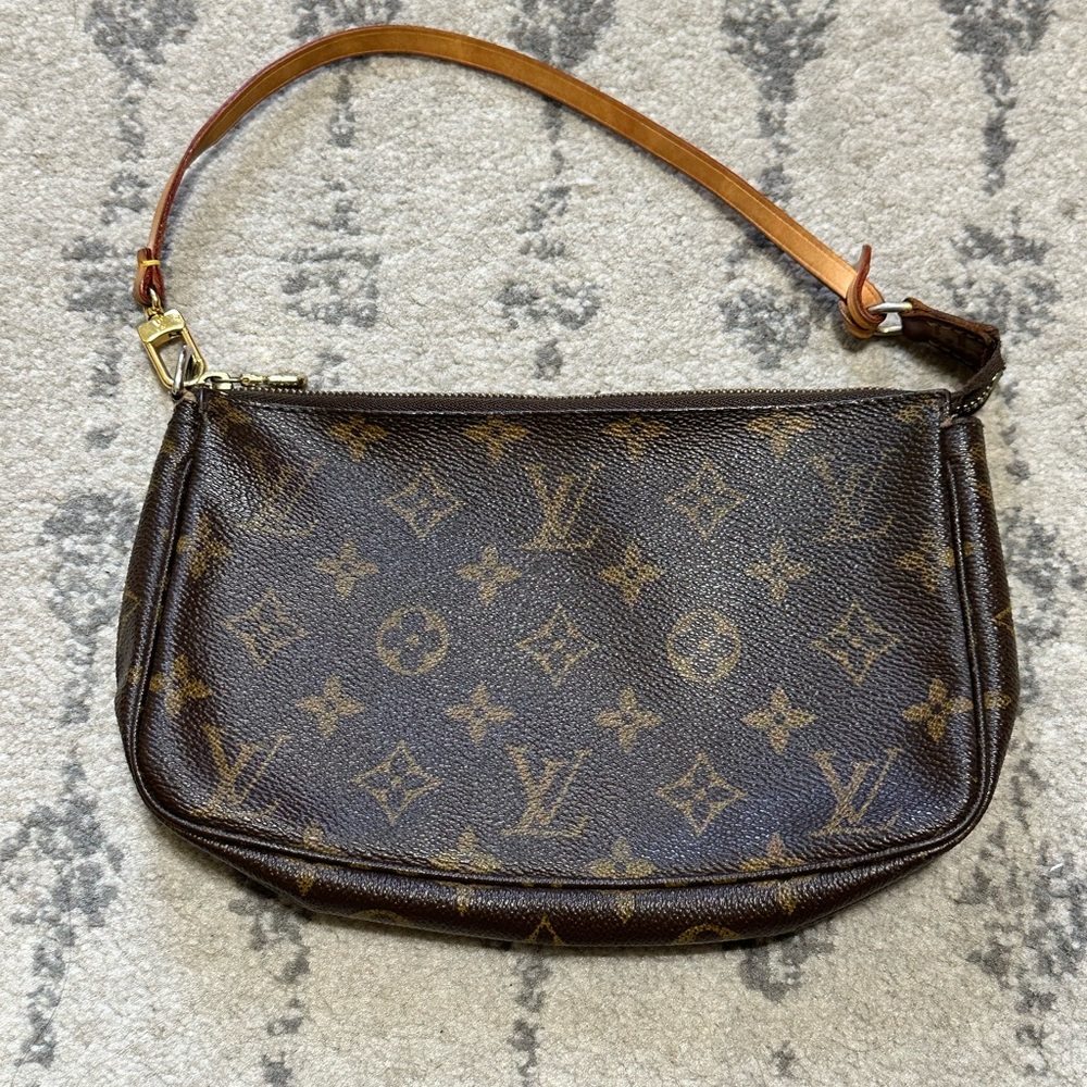 Louis Vuitton Monogram Pochette Accessories